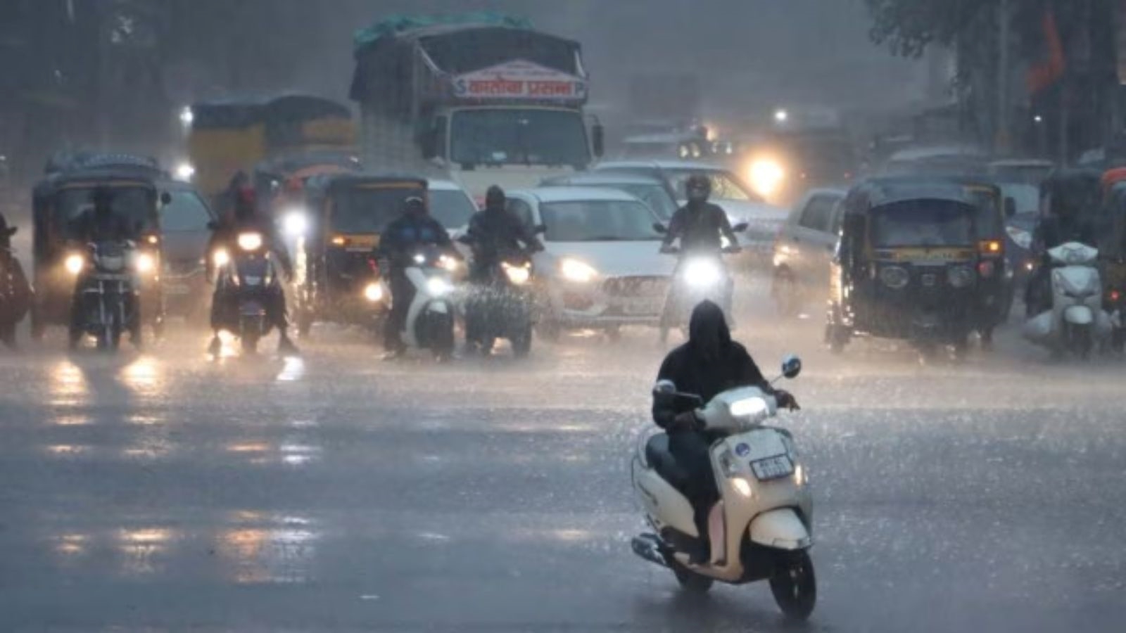 Gujarat Rain ગજરતમ ફર વરસદ ધમ પડય બધવર ફકત બ