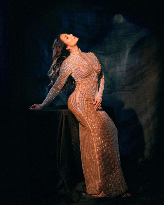 મલાઇકા અરોરા આ આઉટફિટમાં ખરેખર એકદમ અદભૂત લાગી રહી છે. મલાઇકા અરોરા આ આઉટફિટમાં ખરેખર એકદમ અદભૂત લાગી રહી છે.