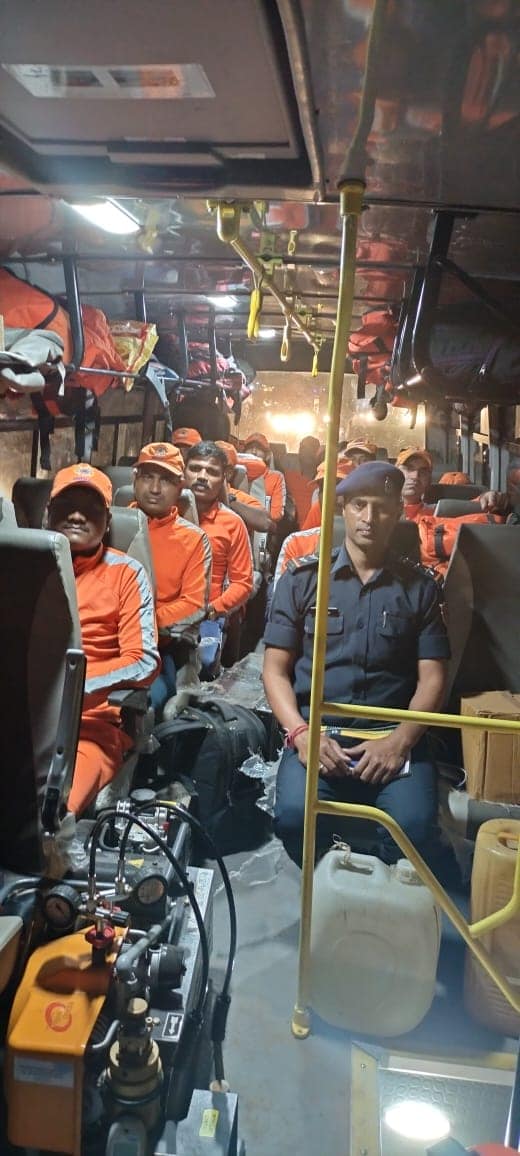 કચ્છ, રાજકોટ, જામનગર અમદાવાદ, ગાંધીનગર અને વડોદરાથી SDRF અને NDRFની ટીમો તેમજ અનેક જિલ્લાના તરવૈયાઓ બચાવ કામગીરી કરી રહ્યા છે. જે અંતર્ગત આજરોજ સવારે 8.00 કલાક સુધીમાં કુલ 132 મૃતદેહો મળી આવ્યા છે.