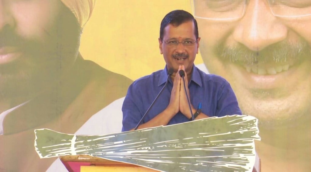 કેજરીવાલનો નવસારીમાં ભારે વિરોધ, લોકોએ લગાવ્યા ચોર-ચોરના નારા