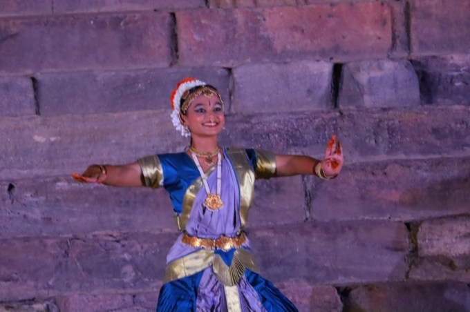 પીએમ મોદીએ વધુમાં કહ્યું કે, આસ્થા અને ટેક્નોલોજીનો સમન્વય થતા અનેક લોકોના સપના સાકાર થઇ રહ્યા છે. સાથે-સાથે સ્માર્ટ ગુજરાત – ભારતનો સંકલ્પ સાકાર થઇ રહ્યું છે. મોઢેરા ‘સૂર્યગ્રામ’ જાહેર થતા મોઢેરા સહિત સમગ્ર ઉત્તર ગુજરાત માટે આ અનેરો અવસર આવ્યો છે. સૂર્ય મંદિર માટે ઓળખાતું ગામ હવે ‘સૂર્ય ગ્રામ’ તરીકે પ્રખ્યાત બન્યું છે.