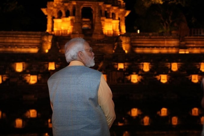 પાણી પ્રકૃતિનો પ્રસાદ હોવાનો ઉલ્લેખ કરી પ્રધાનમંત્રીએ કહ્યું કે, સુઝલામ-સુફલામ કેનાલ નિર્માણ પામી અને અગાઉ વેડફાતું પાણી હવે ખેતરો સુધી પહોંચ્યુ છે. ઉત્તર ગુજરાતના વિસનગર-વડનગર, ખેરાલું જેવા વિસ્તારોમાં પાણીની સુવિધા પહોંચી અને તેના પગલે આર્થિક સમુદ્ધિ પણ વધી છે. વિજળી પાણીના પગલે પશુ-પાલન, ખેતી અને ઉદ્યોગ જેવા ક્ષેત્રો માટે પણ નવી દિશાઓ ખુલી છે, એમ તેમણે વધુમાં ઉમેર્યું હતું.