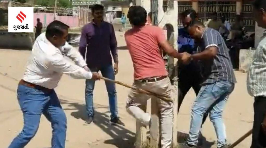 ‘આ સરકાર 5-7 વર્ષ ચાલી તો દુનિયા તાલિબાનને ભૂલી જશે’, ગુજરાતના આ વિડિયો પર ભડક્યા ફિલ્મ મેકર, લોકોએ શું પ્રતિક્રિયા આપી?