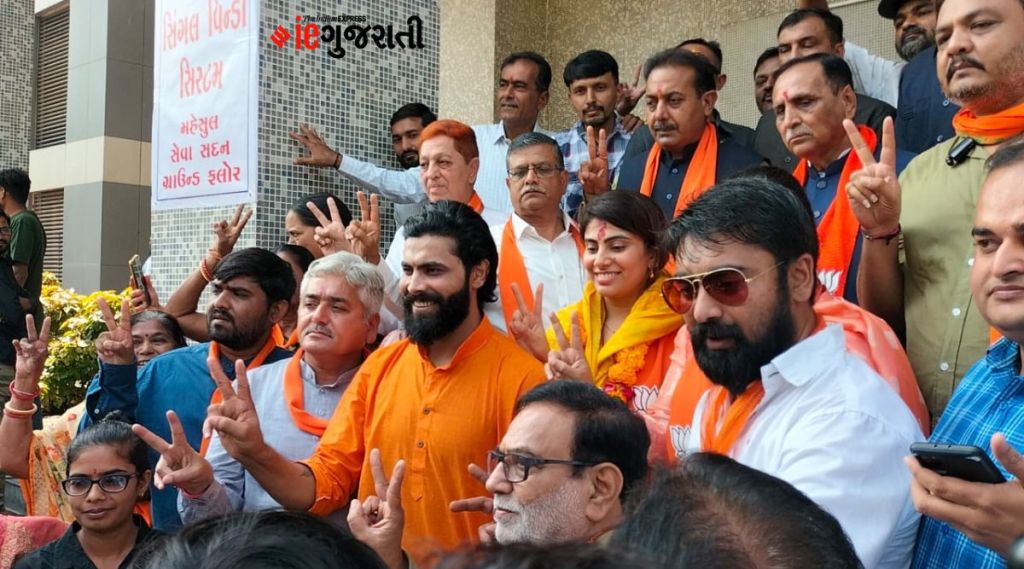 ગુજરાત ચૂંટણી 2022 : રીવાબાનું ફોર્મ ભર્યા બાદ રવીન્દ્ર જાડેજાએ કહી આ મોટી વાત…. ગુજરાત ચૂંટણી 2022 : રીવાબાનું ફોર્મ ભર્યા બાદ રવીન્દ્ર જાડેજાએ કહી આ મોટી વાત….