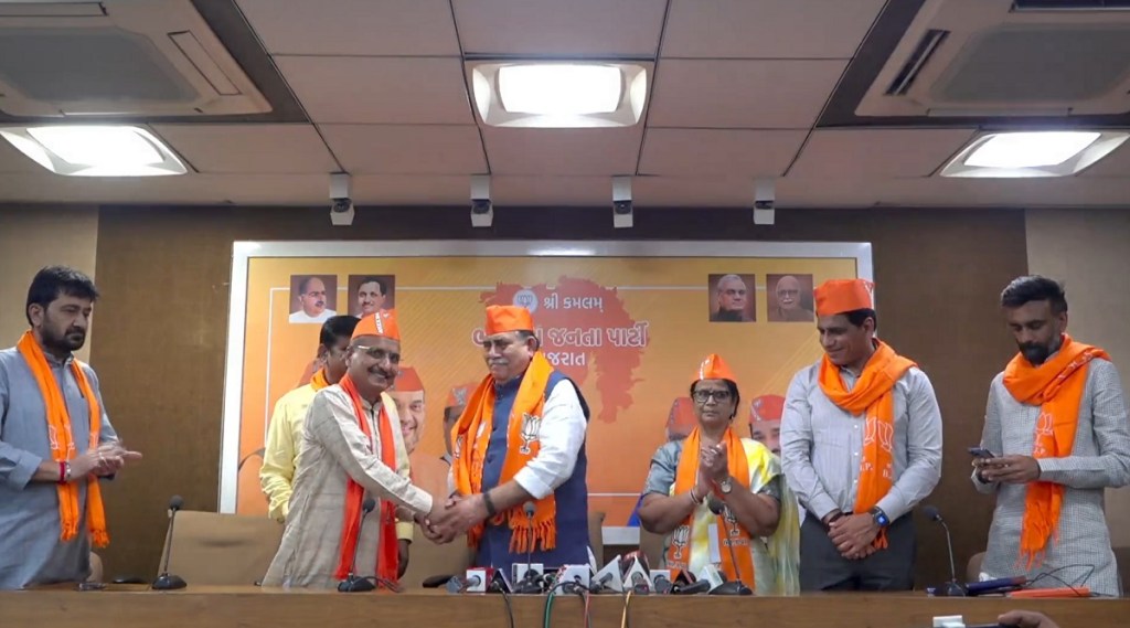 કોંગ્રેસ નેતા હિમાંશુ વ્યાસ ભાજપમાં જોડાયા, ‘પક્ષ જે જવાબદારી આપશે તે નિભાવીશ’ કોંગ્રેસ નેતા હિમાંશુ વ્યાસ ભાજપમાં જોડાયા, ‘પક્ષ જે જવાબદારી આપશે તે નિભાવીશ’