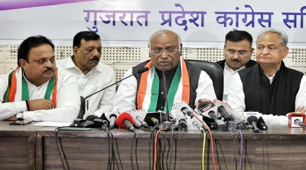 મલ્લિકાર્જૂન ખડગેએ પીએમ મોદીની સરખામણી રાવણ સાથે કરી, સંબિત પાત્રાએ કહ્યું- કોંગ્રેસને ગુજરાતના લોકો પાઠ ભણાવશે મલ્લિકાર્જૂન ખડગેએ પીએમ મોદીની સરખામણી રાવણ સાથે કરી, સંબિત પાત્રાએ કહ્યું- કોંગ્રેસને ગુજરાતના લોકો પાઠ ભણાવશે