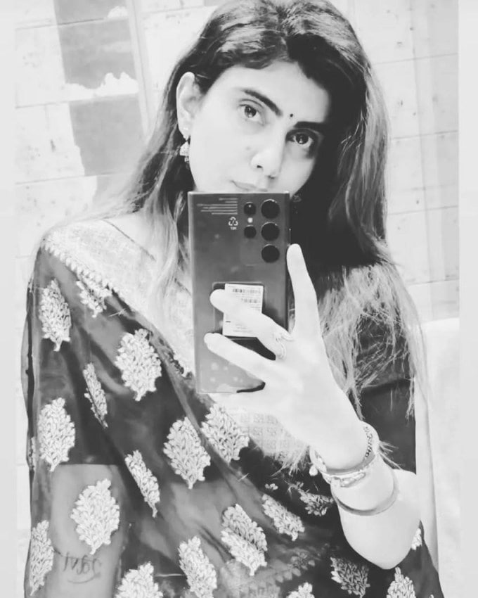 2019 પહેલાની તસવીરોમાં રિવાબા વેસ્ટર્ન આઉટફિટમાં જોવા મળતા હતા. જોકે હવે તેમણે પોતાની સ્ટાઇલ બદલી નાખી છે. (Photo: Rivaba Jadeja Instagram)