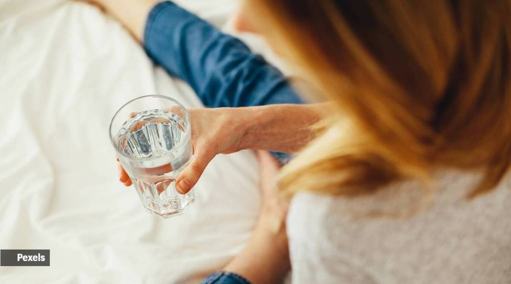 Dehydration in winter: શિયાળામાં કેવી રીતે ખબર પડશે કે શરીરમાં પાણીની અછત, જાણો લક્ષણો