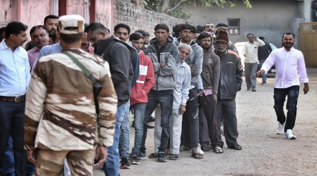 AAP નેતાએ BJP પર ધીમા વોટિંગનો લગાવ્યો આરોપ, એન્કરે કહ્યું- ટ્રેન્ડ આવવા લાગ્યા,  જુઓ કેવા મળ્યા જવાબો AAP નેતાએ BJP પર ધીમા વોટિંગનો લગાવ્યો આરોપ, એન્કરે કહ્યું- ટ્રેન્ડ આવવા લાગ્યા,  જુઓ કેવા મળ્યા જવાબો