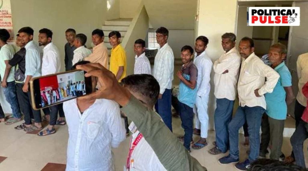 ગુજરાતમાં પ્રથમ તબક્કાના મતદાનમાં 3 ગામમાં ચૂંટણીનો બહિષ્કાર, 460 EVM અને 570 VVPATS ખોટકાયા ગુજરાતમાં પ્રથમ તબક્કાના મતદાનમાં 3 ગામમાં ચૂંટણીનો બહિષ્કાર, 460 EVM અને 570 VVPATS ખોટકાયા