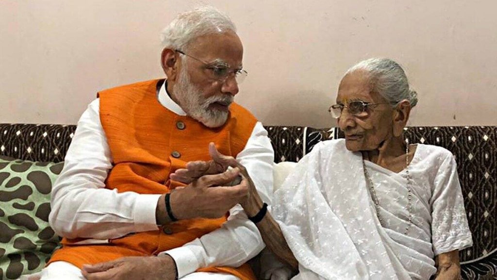 PM Narendra Modi Bond with Mother Hiraba: આજે પણ મીઠાઇ ખવડાવીને રૂમાલથી મોં લૂછે છે માતા, જ્યારે પીએમ નરેન્દ્ર મોદીએ શેર કરી હતી હીરાબા સાથે જોડાયેલી આ વાતો PM Narendra Modi Bond with Mother Hiraba: આજે પણ મીઠાઇ ખવડાવીને રૂમાલથી મોં લૂછે છે માતા, જ્યારે પીએમ નરેન્દ્ર મોદીએ શેર કરી હતી હીરાબા સાથે જોડાયેલી આ વાતો