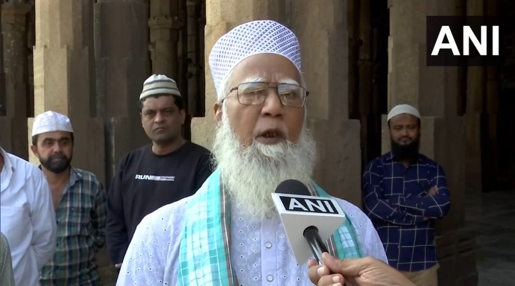 અમદાવાદની જામા મસ્જિદના શાહી ઇમામે કહ્યું- જે મુસ્લિમ મહિલાઓને ટિકિટ આપે છે તે ઇસ્લામની વિરુદ્ધ અમદાવાદની જામા મસ્જિદના શાહી ઇમામે કહ્યું- જે મુસ્લિમ મહિલાઓને ટિકિટ આપે છે તે ઇસ્લામની વિરુદ્ધ