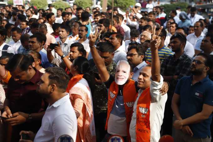 વર્ષ 2017ની ચૂંટણી પરિણામ પર નજર કરીએ તો ભાજપ 99 બેઠક જીતી શકી હતી અને કોંગ્રેસ 77 બેઠક હાંસિલ કરી શકી હતી.