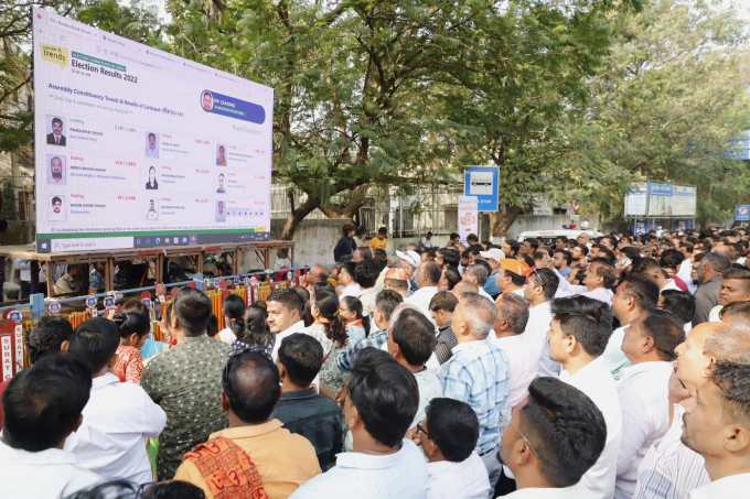 ભાજપની આ સિદ્ધીના ભાગરૂપે બહોળી સંખ્યામાં લોકો ભારે ઉત્સાહ સાથે કમલમ ખાતે સેલિબ્રેશન માટે પહોંચ્યા હતા. 