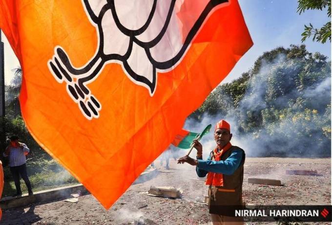 ગુજરાત વિધાનસભાની ચૂંટણીમાં ઐતિહાસિક જીત બાદ ત્યાંના ભાજપના કાર્યકરોનો ઉત્સાહ જોવા લાયક છે.ગત ચૂંટણીમાં 99 બેઠકો જીતનાર ભાજપ આ વખતે 156 બેઠકો જીતી ફરી સત્તા પર આવશે. (Express Photo by Nirmal Harindran)