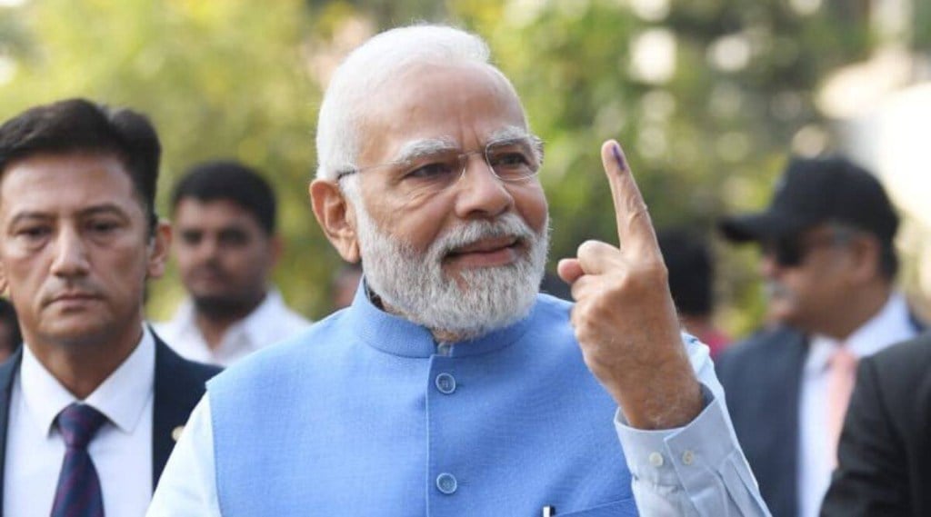 ગુજરાત ચૂંટણી બીજો તબક્કો: PM મોદીએ સામાન્ય નાગરીકની જેમ લાઇનમાં ઊભા રહી કર્યું મતદાન, લોકોનો માન્યો આભાર