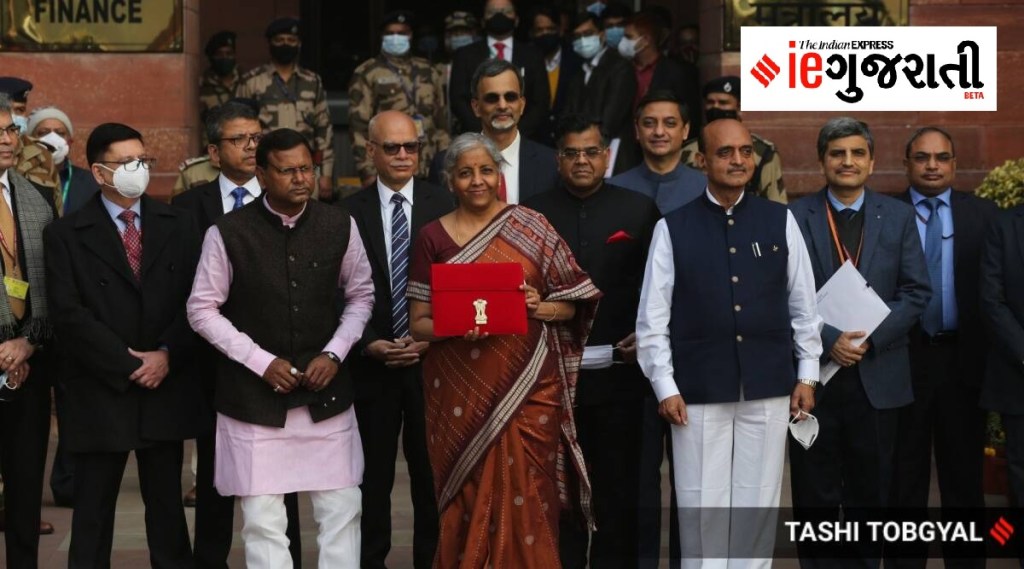 Budget 2023: નિર્મલા સિતારમનની ટીમના આ 6 દિગ્ગજ બનાવી રહ્યા બજેટ 2023, ત્રણ તો એક જ બેચના આઈએએસ Budget 2023: નિર્મલા સિતારમનની ટીમના આ 6 દિગ્ગજ બનાવી રહ્યા બજેટ 2023, ત્રણ તો એક જ બેચના આઈએએસ