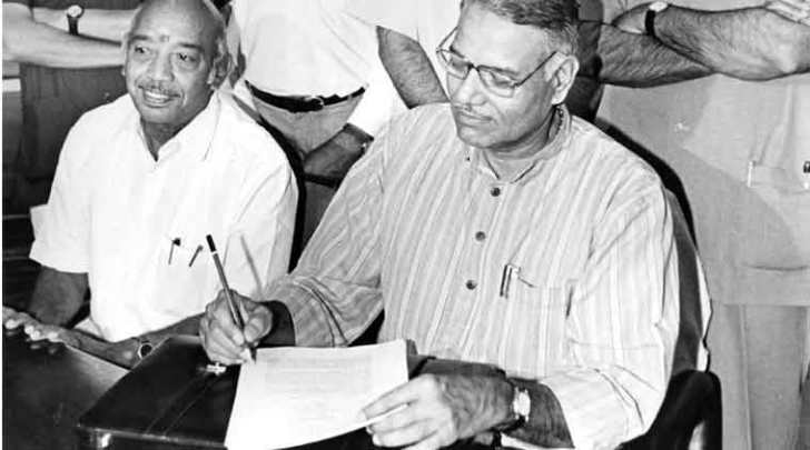 Budget 2023 : આઝાદી બાદ વર્ષો સુધી ચાલુ રહી બજેટ સંબંધિત આ બ્રિટિશ પરંપરા, વાજયેપી સરકારે તોડી Budget 2023 : આઝાદી બાદ વર્ષો સુધી ચાલુ રહી બજેટ સંબંધિત આ બ્રિટિશ પરંપરા, વાજયેપી સરકારે તોડી