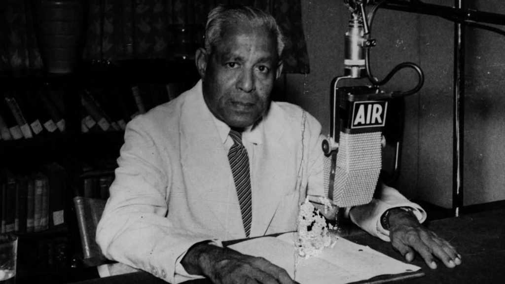 Budget 2023 : જ્યારે સંસદ પહોંચે તેની પહેલા જ બજેટ લીક થઈ ગયું, નાણામંત્રીએ આપવું પડ્યું હતું રાજીનામું Budget 2023 : જ્યારે સંસદ પહોંચે તેની પહેલા જ બજેટ લીક થઈ ગયું, નાણામંત્રીએ આપવું પડ્યું હતું રાજીનામું