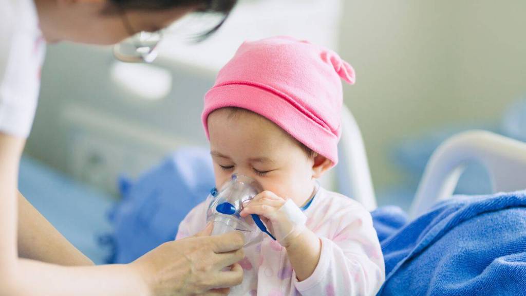 Pneumonia: શિયાળામાં બાળકોને ન્યુમોનિયાના જોખમથી બચાવો, આ લક્ષણોની ન કરો અવગણના