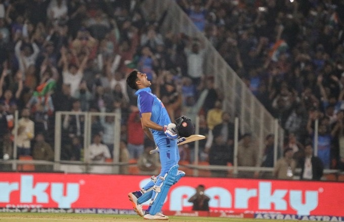 IND vs NZ 3rd T20 Cricket Match: અમદાવાદના નરેન્દ્ર મોદી સ્ટેડિયમમાં શુભમન ગિલે અણનમ સદી (126) ફટકારી હતી. જેના મદદથી ભારતે ન્યૂઝીલેન્ડ સામેની ત્રીજી ટી-20માં 168 રને ભવ્ય વિજય મેળવ્યો હતો. (Express photo by Nirmal Harindran)