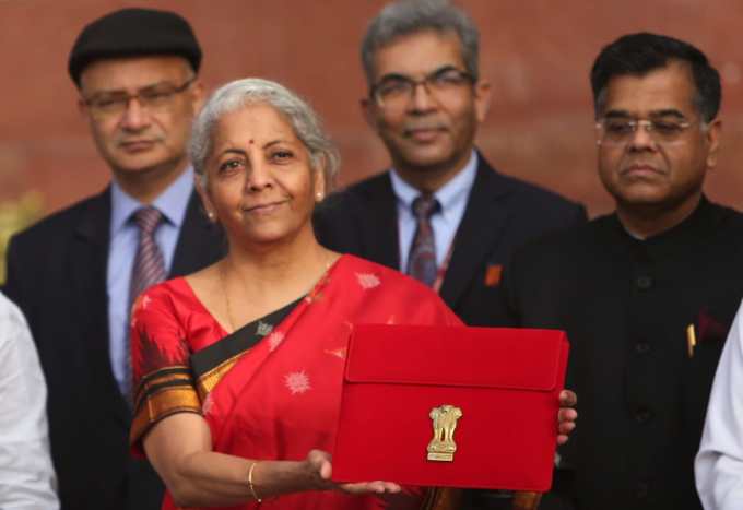 ધુમાં નિર્મલા સીતારમણે અનુસુચિત જનજાતિ માટે 1500 કરોડ ફાળવવાની જાહેરાત કરી છે. તો આદિવાસી બાળકો માટે શાળાઓ ખોલવામાં આવશે.