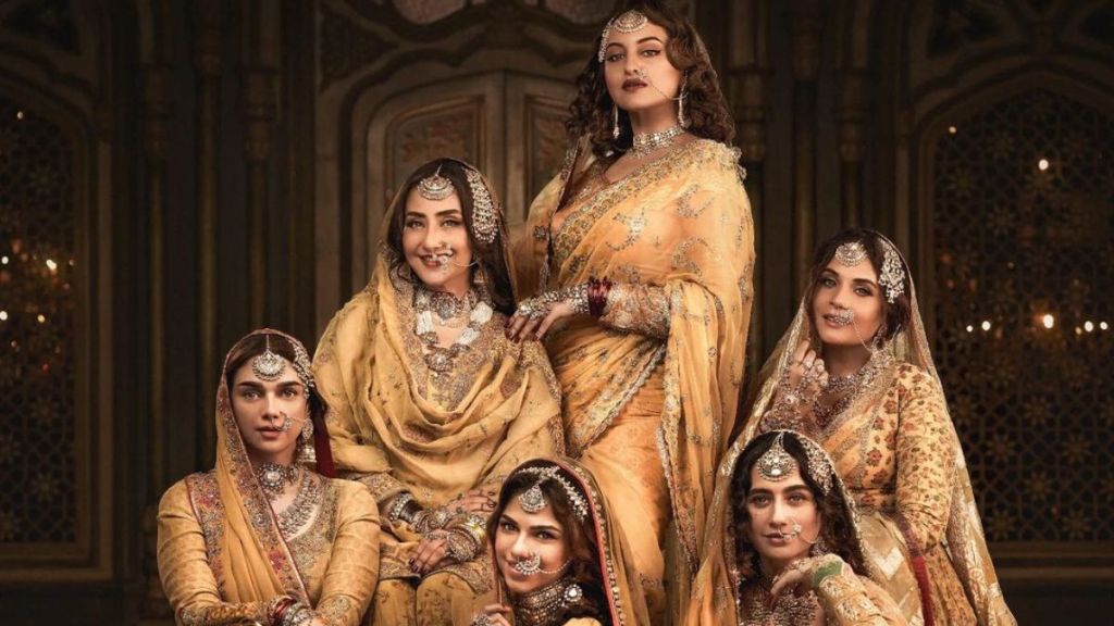 સંજય લીલા ભણશાલીની હીરા મંડી ઓટીટી પર ધમાલ મચાવવા તૈયાર: આ રીતે શાહી મહલ્લો બન્યો વેશ્યાવૃતિનો અડ્ડો, જાણો સંજય લીલા ભણશાલીની હીરા મંડી ઓટીટી પર ધમાલ મચાવવા તૈયાર: આ રીતે શાહી મહલ્લો બન્યો વેશ્યાવૃતિનો અડ્ડો, જાણો