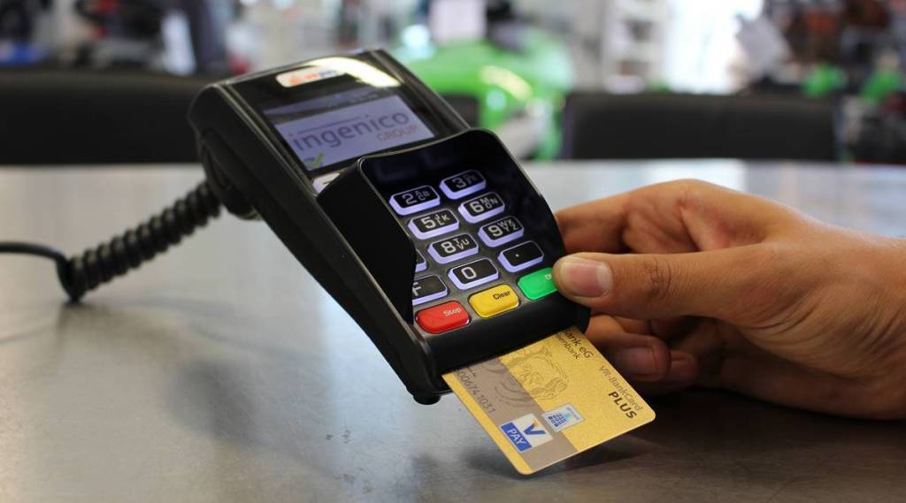 Credit Card Surges : કોરોના મહામારી પછી ડેબિટ કાર્ડ કરતા ક્રેડિટ કાર્ડ નો ઉપયોગ વધ્યો