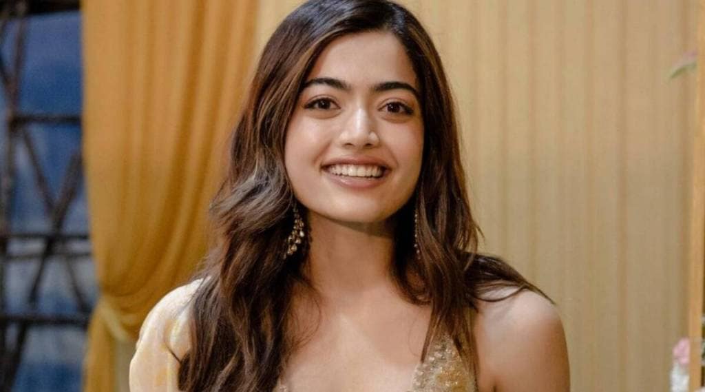 મિશન મજનૂ એક્ટર રશ્મિકા મંદાના ક્લોઝ-ગ્રિપ પુશ-અપ્સ કરતી જોવા મળી