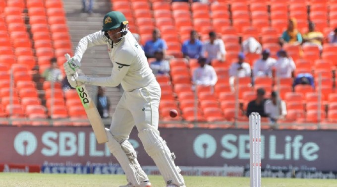 ઉસ્માન ખ્વાજાએ વિદેશી ધરતી પર પોતાનો સર્વોચ્ચ સ્કોર બનાવ્યો છે. આ સિવાય ખ્વાજાએ એવી સિદ્ધિ મેળવી છે જે રિકી પોન્ટિંગ, મેથ્યુ હેડન અને માઇકલ ક્લાર્ક જેવા દિગ્ગજ ઓસ્ટ્રેલિયન ક્રિકેટર મેળવી શક્યા નથી. ખ્વાજા એશિયામાં એકથી વધારે વખત 150 કે તેનાથી વધારે રનની ઇનિંગ્સ રમનાર ત્રીજો ઓસ્ટ્રેલિયન બન્યો છે. આ પહેલા ઓસ્ટ્રેલિયાના પૂર્વ કેપ્ટન એલન બોર્ડર અને ગ્રાહમ નીલ યલોપે આવી સિદ્ધિ મેળવી છે. ખ્વાજાએ અમદાવાદ ટેસ્ટમાં 180 રન બનાવ્યા છે. આ પહેલા તેણે 2022માં કરાચીમાં 160 રન બનાવ્યા હતા.(Express photo by Nirmal Harindran)