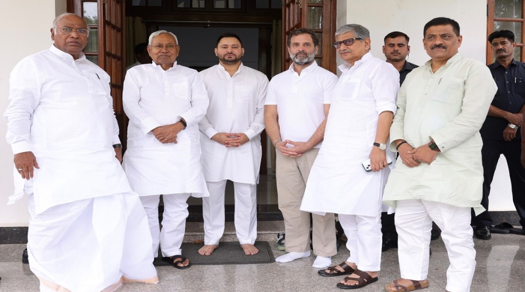 લોકસભા ચૂંટણી 2024 : નીતિશ અને તેજસ્વીને મળ્યા બાદ રાહુલ ગાંધીએ કહ્યું – આ વિપક્ષને એકજુટ કરવાની દિશામાં પગલું