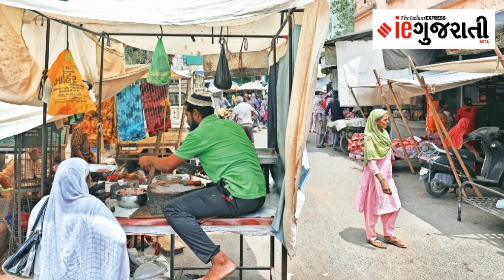 ગુજરાતમાં કતલખાના: … અને વિવાદનું હાડકું, માંસ વેપારીઓ કન્ફ્યુઝ ગુજરાતમાં કતલખાના: … અને વિવાદનું હાડકું, માંસ વેપારીઓ કન્ફ્યુઝ