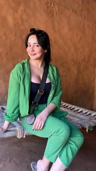 <strong>નેહા શર્મા</strong><br> નેહા શર્મા દક્ષિણ ભારતીય અને બોલિવૂડ બંને ઈન્ડસ્ટ્રીમાં કામ કરે છે. પરંતુ તેમનો જન્મ બિહારના ભાગલપુરમાં થયો હતો.