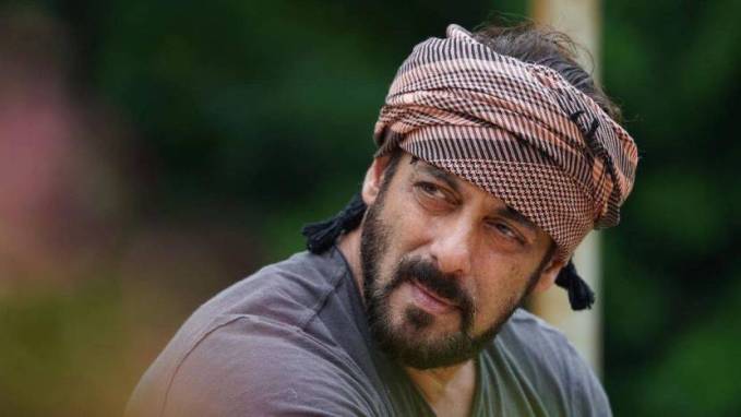 આ ઉપરાંત પનવેલમાં 150 એકરમાં ફાર્મહાઉસ આવેલું છે.