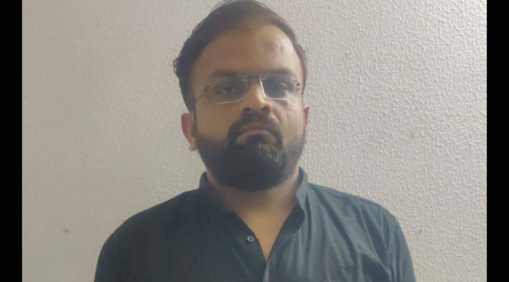 ગુજરાતનો વધુ એક કોનમેન! CMO ઓફિસર અને ગિફ્ટ સિટીનો પ્રેસિડેન્ટ હોવાનો ઢોંગ કરી મહિલા સાથે વારંવાર કર્યો બળાત્કાર, બે કેસ નોંધાયા