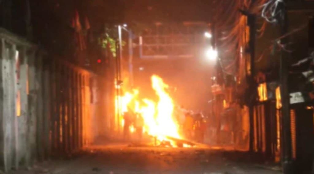 પશ્ચિમ બંગાળમાં ફરી ભડકી હિંસા, ભાજપ સાંસદના કાર્યક્રમમાં પત્થરમારો, આગજની પશ્ચિમ બંગાળમાં ફરી ભડકી હિંસા, ભાજપ સાંસદના કાર્યક્રમમાં પત્થરમારો, આગજની