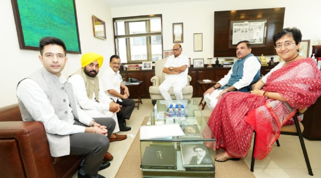 અરવિંદ કેજરીવાલના સમર્થનમાં આવ્યા શરદ પવાર, કહ્યું – દેશમાં મોટું સંકટ, બીજા નેતાઓ સાથે પણ વાત કરીશું અરવિંદ કેજરીવાલના સમર્થનમાં આવ્યા શરદ પવાર, કહ્યું – દેશમાં મોટું સંકટ, બીજા નેતાઓ સાથે પણ વાત કરીશું