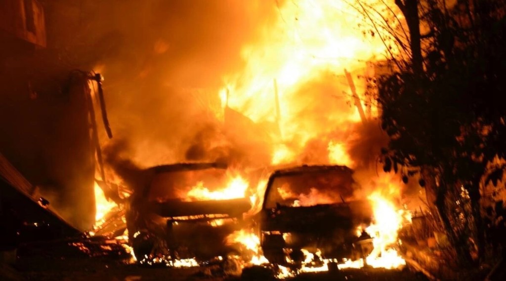 મણિપુરમાં હિંસા ભડકી ઉઠી, શૂટ એન્ડ સાઇટનો આદેશ જારી કરવામાં આવ્યો મણિપુરમાં હિંસા ભડકી ઉઠી, શૂટ એન્ડ સાઇટનો આદેશ જારી કરવામાં આવ્યો