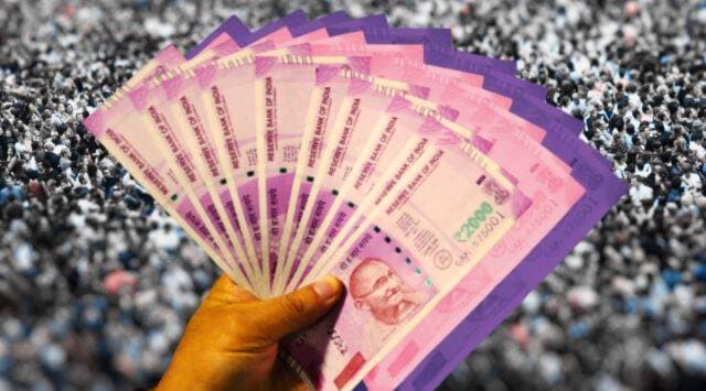 Deposit-Exchange ₹ 2000 note : અનેક બેંકો માંગી રહી છે ID પ્રૂફ, કાળઝાળ ગરમીમાં લાંબી લાઈનો, લોકોને છૂટી ગયો પરસેવો