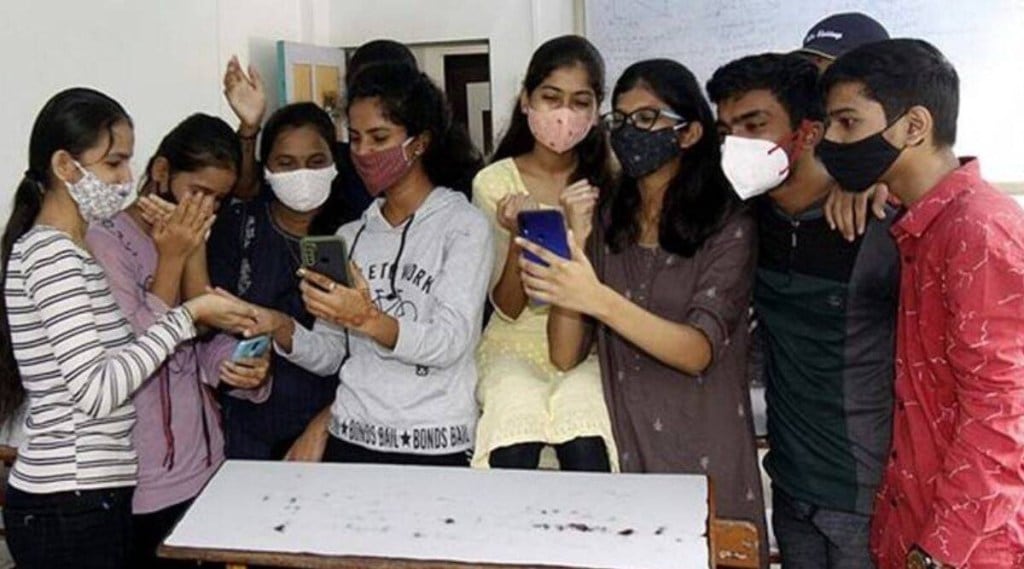 GSEB 12th HSC પરિણામ 2023: સૌથી ઊંચુ પરિણામ હળવદ – 90.41 ટકા, સૌથી નીચુ પરિણામ લીમખેડા કેન્દ્રનું – 22.00 ટકા
