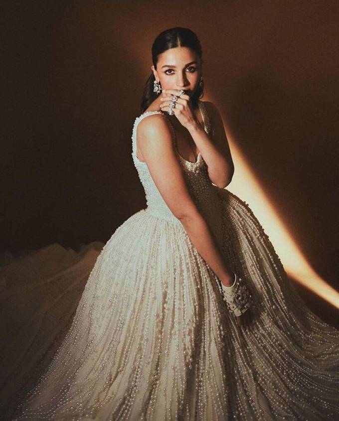 Alia Bhatt Met Gala : આલિયા ભટ્ટ ડિઝાઇનર પબલ ગુરુંગ દ્વારા ડિઝાઇન કરાયેલા ડ્રેસથી મેટ ગાલા 2023 માં બધાની વાહ વાહી મેળવી રહી છે. (ફોટોઃ પ્રબલ ગુરુંગ/ઈન્સ્ટાગ્રામ)
