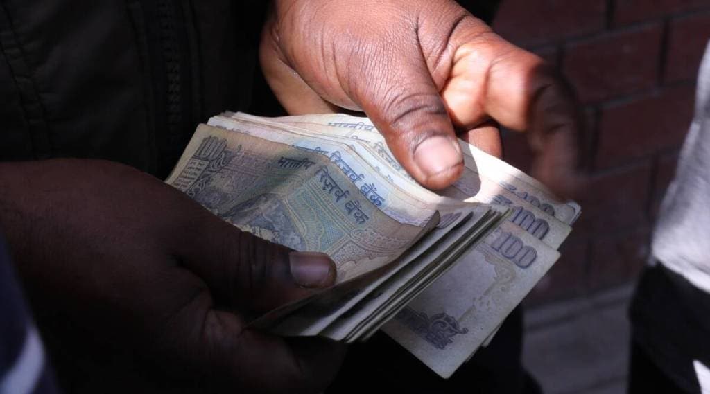 Fixed Deposit Interest Rate : સિનિયર સીટીઝન માટે ફિક્સ્ડ ડિપોઝિટના વ્યાજ દરમાં ફરી વધારો: બેંકમાં કેટલું રોકાણ કરવું જોઈએ?