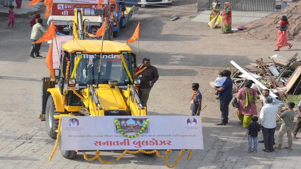 Ratha Yatra : રાજકોટની રથયાત્રામાં જોવા મળ્યું સનાતની બુલડોઝર, જાણો પુજારીએ શું કહ્યું