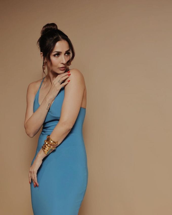 49 વર્ષની ઉંમરે પણ મલાઈકા પોતાની ખૂબસૂરતીથી બોલિવૂડની નવી એક્ટ્રેસીસને ટક્કર આપે છે.