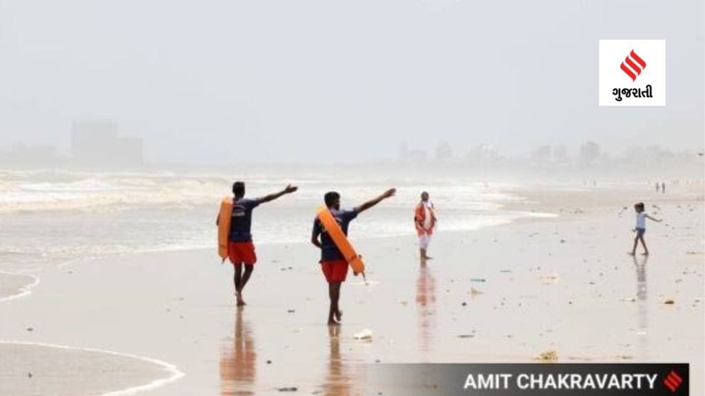 Cyclone Biparjoy : સાઈક્લોન બિપરજોયને લઈને નિષ્ણાતોએ સલામત રહેવા માટે આ આરોગ્યને લગતા પગલાં શેર કર્યા Cyclone Biparjoy : સાઈક્લોન બિપરજોયને લઈને નિષ્ણાતોએ સલામત રહેવા માટે આ આરોગ્યને લગતા પગલાં શેર કર્યા