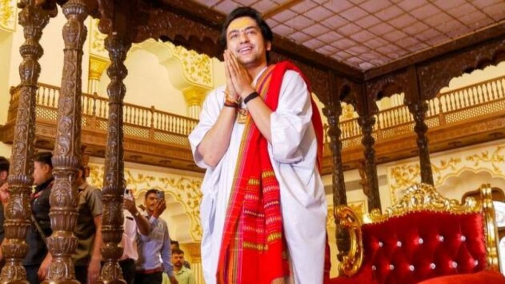 બાગેશ્વર ધામ ધીરેન્દ્ર શાસ્ત્રી ગુજરાતના લોકોને શા માટે ‘પાગલ’ કહે છે? રાજકારણ વિશે મોટું નિવેદન આપ્યું