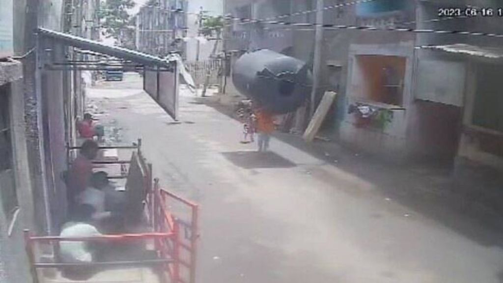 Cyclone Biparjoy : સુરતમાં ભારે પવનના કારણે છત પડતાં એકનું મોત, તો પાણીની ટાંકી પડતા એક ઈજાગ્રસ્ત