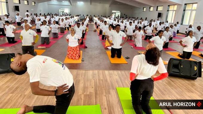 યેવલેવાડીમાં ઈન્સ્ટિટ્યૂટ ઑફ નેચરોપેટી ખાતે આંતરરાષ્ટ્રીય યોગ દિવસ 2023ના અવસરે નાગરિકો કર્યા હતા. (અરુલ હોરાઇઝન દ્વારા એક્સપ્રેસ ફોટોગ્રાફ)