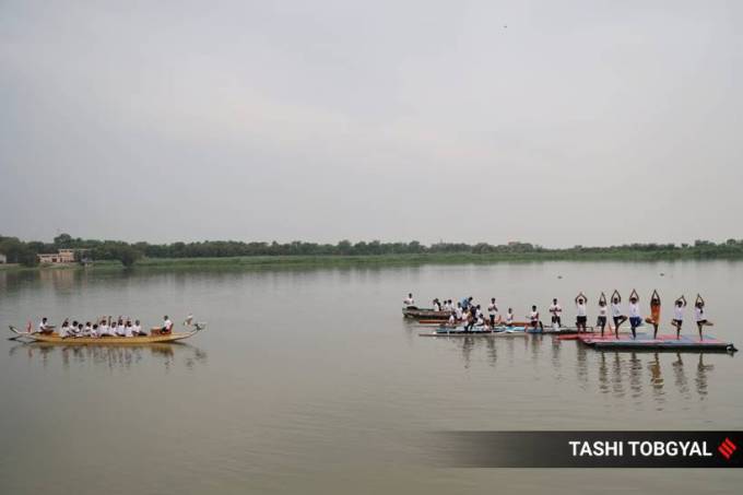 આંતરરાષ્ટ્રીય યોગ દિવસનો ઉદ્દેશ્ય યોગની પ્રેક્ટિસ કરવાના ઘણા ફાયદાઓ વિશે વિશ્વભરમાં જાગૃતિ લાવવાનો છે. (એક્સપ્રેસ તસવીર તાશી તોબગ્યાલ)