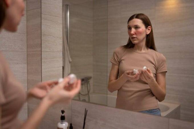 વિટામિન સી કોલેજન, પ્રોટીન કે જે ત્વચાની રચના અને સ્થિતિસ્થાપકતાને જાળવી રાખે છે અને ત્વચાને સ્વસ્થ રાખવામાં મહત્વની ભૂમિકા ભજવે છે.